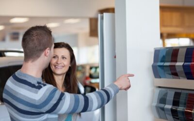 Co trzymać na drzwiach lodówki, by jedzenie dłużej zachowało świeżość?