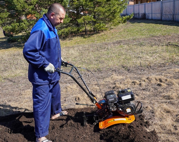 Glebogryzarka spalinowa jaką kupić do pracy w ogrodzie?