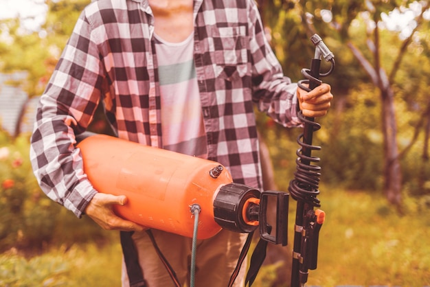 Ile kosztuje wypożyczenie kosy spalinowej i od czego to zależy?