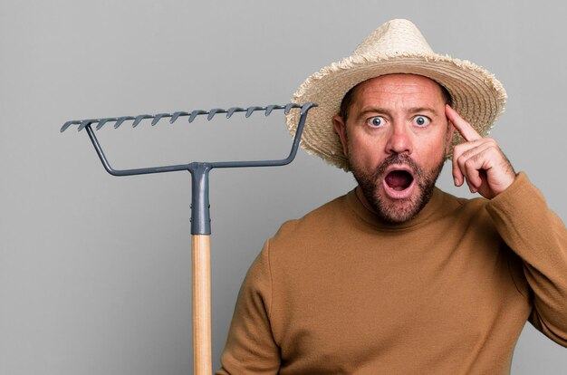 Jak motyka ułatwia pracę w ogrodzie?