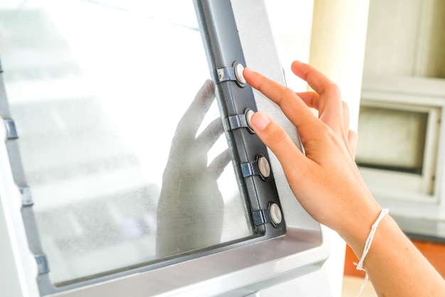 Jak zamontować drzwi balkonowe PCV samodzielnie?