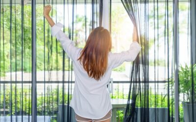 Jak zasłonić okno w nietypowym wnętrzu?