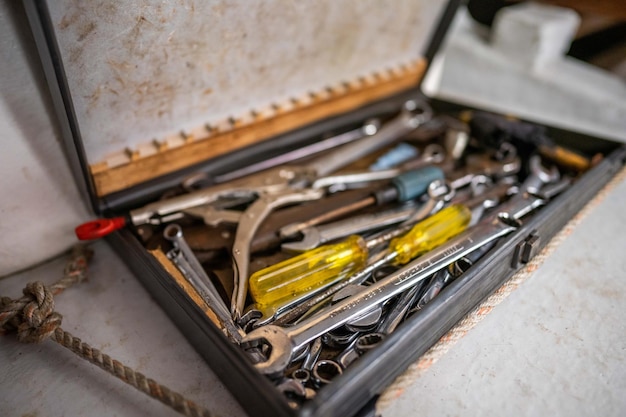 Jak zrobić schowek na narzędzia, który sprawdzi się w każdym ogrodzie?