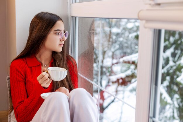 Jak rozszczelnić okna na zimę, by poprawić wentylację w mieszkaniu?