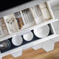 Jak uporządkować szafki w kuchni, by codzienne gotowanie było przyjemnością?