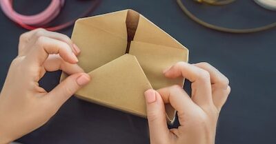 Jak złożyć pudełko Pepco bez użycia taśmy?