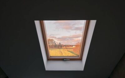 Jak wykończyć okno dachowe od środka, by zyskać więcej światła?