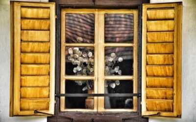 Jak zamontować okiennice drewniane w swoim domu?