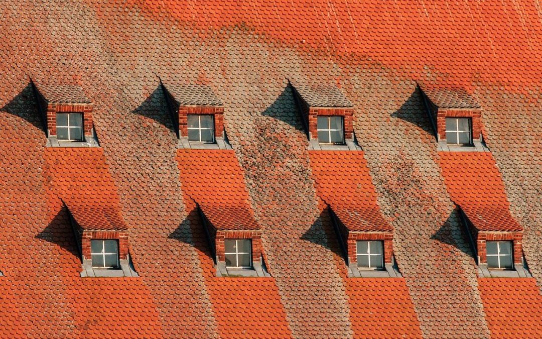 Jakie okno dachowe do kampera sprawdzi się w długiej podróży?
