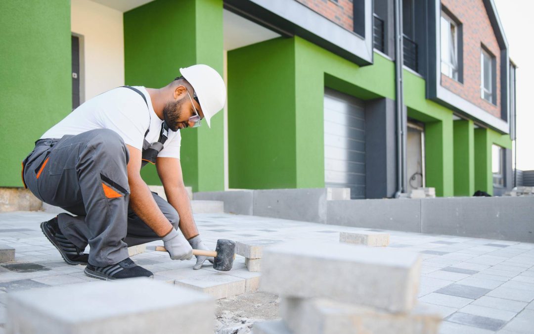 Jak położyć płyty betonowe na tarasie bez błędów?